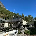 Vollsnes * Hjelle