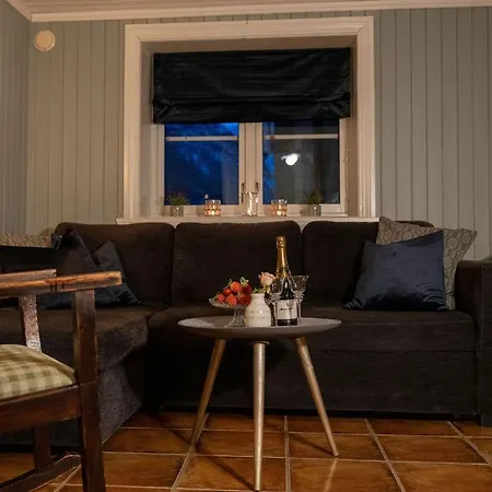 Vollsnes Lodge *