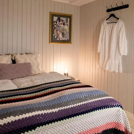 Vollsnes Lodge *