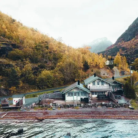 Vollsnes Lodge