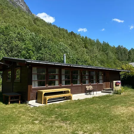Vollsnes Lodge *