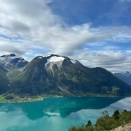 Lodge Vollsnes Hjelle