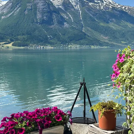 Vollsnes Hytte
