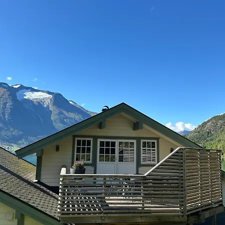 Vollsnes Hytte *