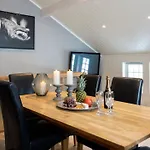 Vollsnes Lodger Hjelle